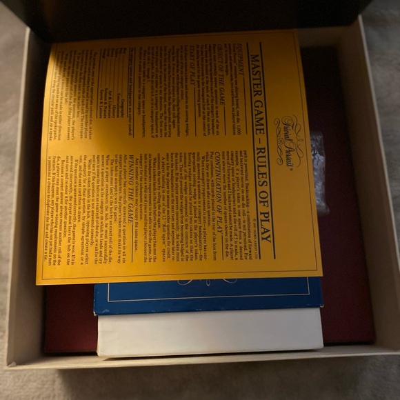 Trivial Pursuit Master Game Genus Edition - Picture 5 of 6